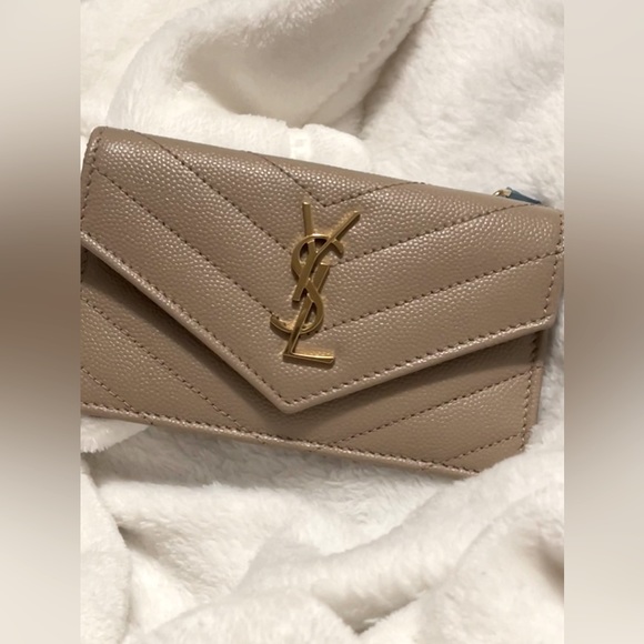 Brand New Authentic SAINT LAURENT FRAGMENTS FLAP CARD CASE in DARK BEIGE LEATHER - Picture 1 of 12